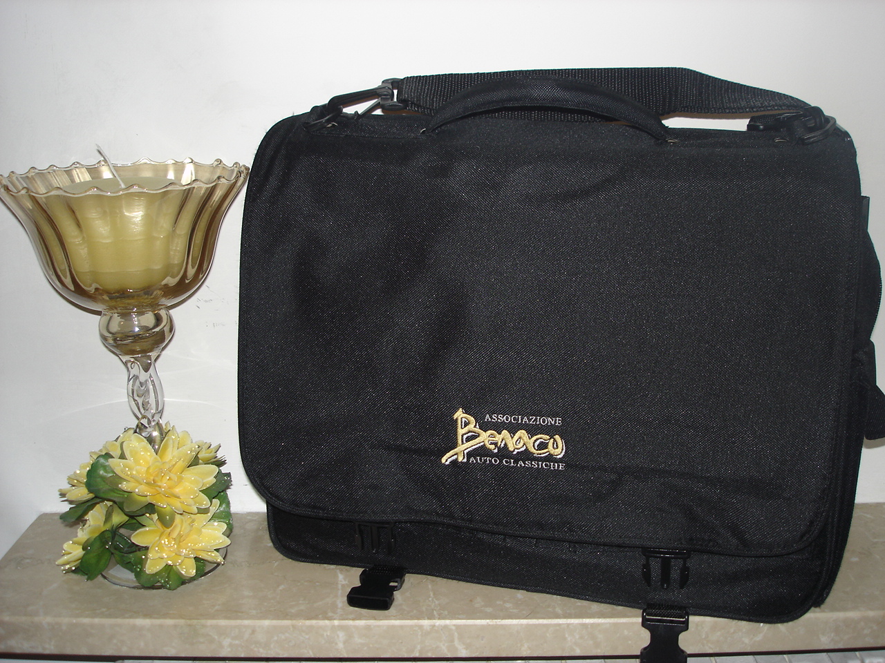 Für die Mitglieder gibt es 2006 als Geschenk die praktische Tasche von Benaco Auto Classiche