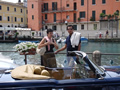 AUTO IN ESPOSIZIONE SUL CANALE DI MEZZO A PESCHIERA