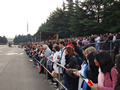 FOLLA NEL PIAZZALE